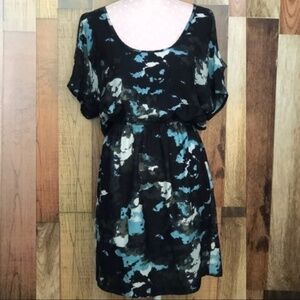 Silence + Noise cold shoulder dress Sz M